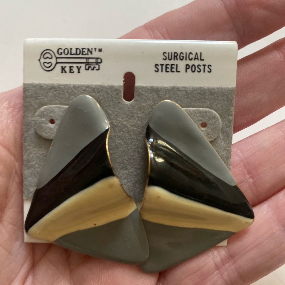 Vintage Golden Key Geometric pierced Earrings in Grey, Black and Cream